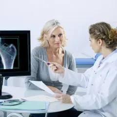 Osteoporoza: Który specjalista? Od POZ do skutecznej terapii.