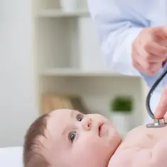 Objawy zapalenia płuc u niemowlaka: Kiedy pilnie do lekarza?