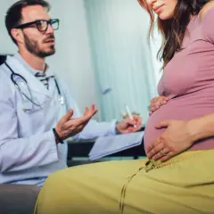 Zwolnienie lekarskie w ciąży: Kiedy i jak rozmawiać z lekarzem?