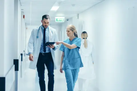 Pilnie do lekarza w niedzielę? Znajdź pomoc NFZ lub prywatnie