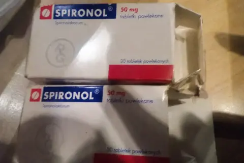 Dwie paczki leku Spironol 50 mg, stosowanego m.in. na nadciśnienie i obrzęki.