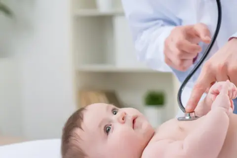 Objawy zapalenia płuc u niemowlaka: Kiedy pilnie do lekarza?