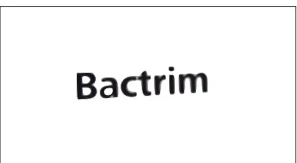 Czarny napis "Bactrim" na białym tle. Lek Bactrim forte to skuteczny środek.