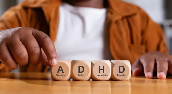 Ile kosztują leki na ADHD? Ceny, refundacja i wiek pacjenta