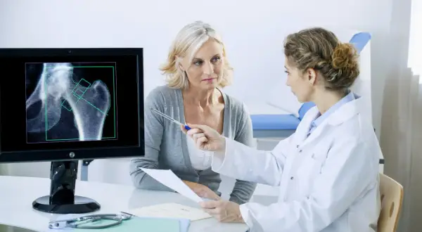 Osteoporoza: Który specjalista? Od POZ do skutecznej terapii.