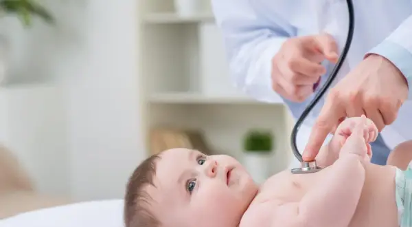 Objawy zapalenia płuc u niemowlaka: Kiedy pilnie do lekarza?