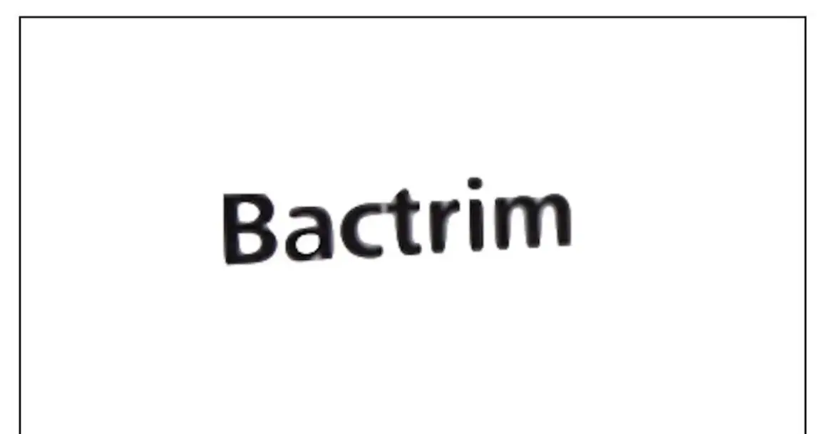 Czarny napis "Bactrim" na białym tle. Lek Bactrim forte to skuteczny środek.