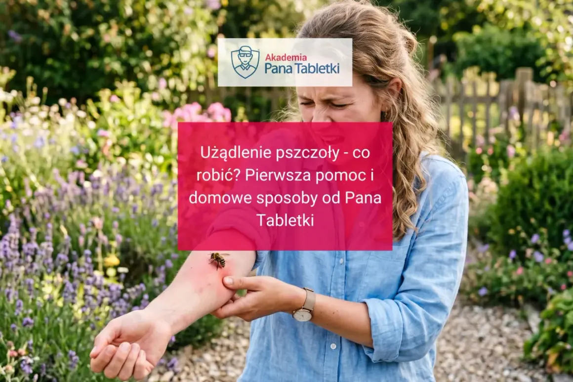 Kobieta z grymasem bólu na twarzy po ugryzieniu pszczoły w ramię. Na ekranie tekst: "Użądlenie pszczoły - co robić? Pierwsza pomoc i domowe sposoby od Pana Tabletki".